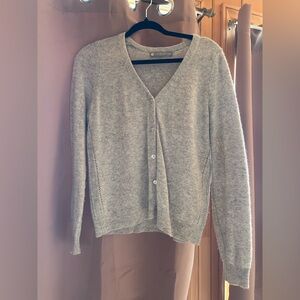 InCashmere Light Heather Gray V-Neck Cashmere Button-Up Cardigan